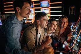 Studio live casino capitaltoto dengan meja dealer dan kamera multi-sudut